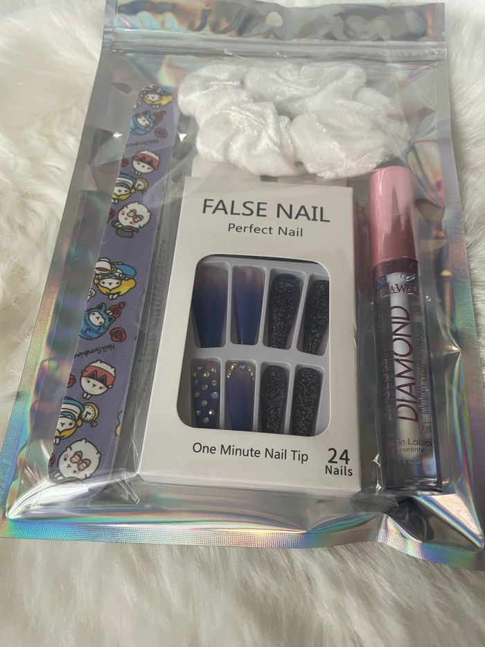 Gloss + faux ongles + lime à ongles + chouchou cheveux - photo numéro 2