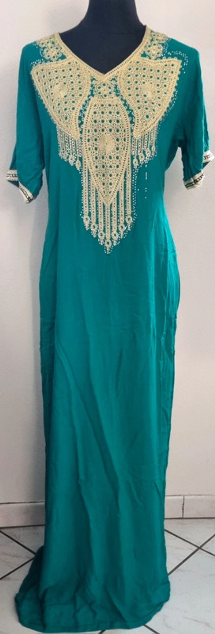 Djellaba brodée robe d'hôtesse