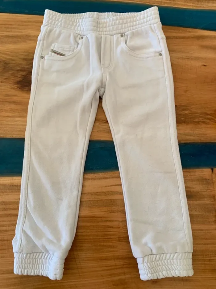 Pantalon jogging diesel taille 36 mois