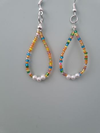 boucles d'oreilles pendantes perles colorées, fait main neuf, accessoire bijou tendance 