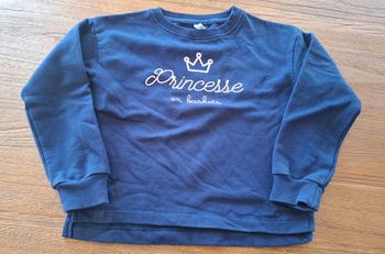 Sweat bleu “Princesse en baskets” 