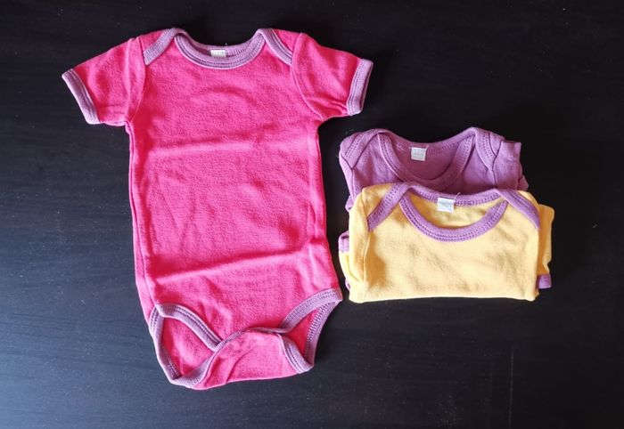 Lot 3 bodies manches courtes