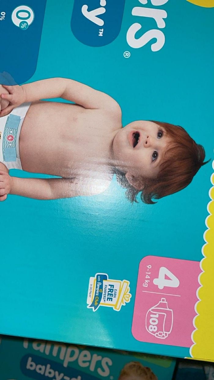 432 Couches Pampers taille 4