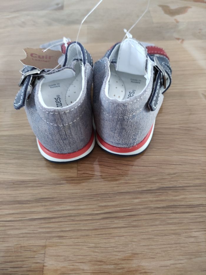 Nu-pieds garçon taille 20 - photo numéro 2