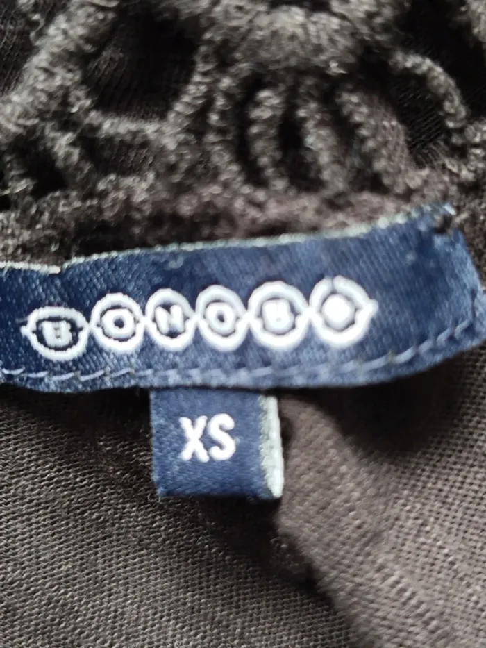 Joli tee-shirt manches courtes noir avec décolleté dorsale en dentelle Bonobo taille XS - photo numéro 4