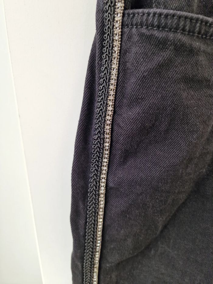 Jeans Noir Avec Bandes Rivière De Diamants Strass Et Broderie Noire - photo numéro 2