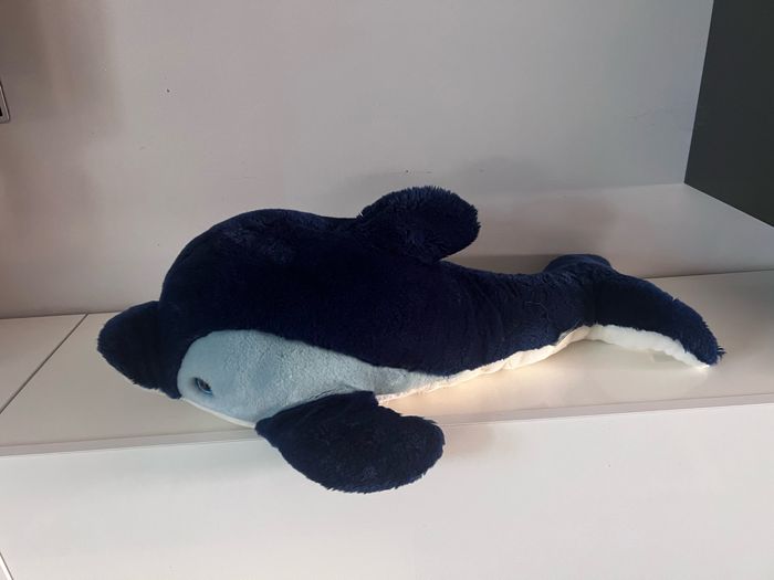 Grande peluche dauphin 🐬 Parc Astérix  Très bon état              #bebefille6mois   #bebegarcon #naissance #naissancegarcon #nourrisson #maternité #sacfemme #grossesse #ensemblebebe #prixnegociable #prixlots #chauffebiberon #éveil #eveilbebe #jouetenfant  - photo numéro 4
