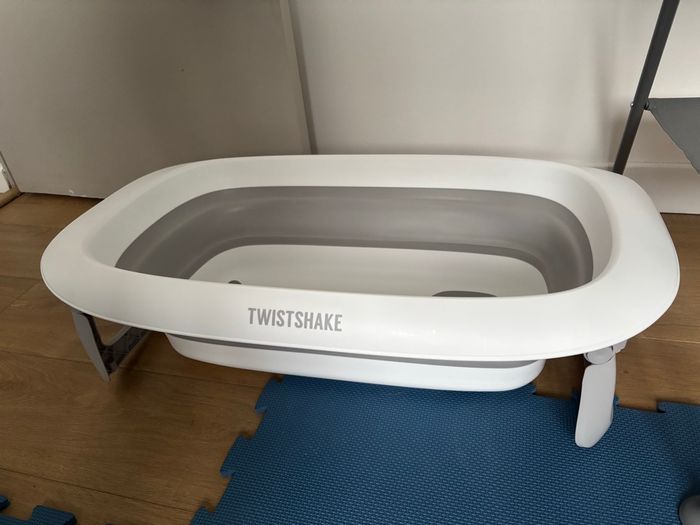 Baignoire Twistshake + support + hamac neuf + jeux + tuyau de vidange + bouchon supplémentaire - photo numéro 5