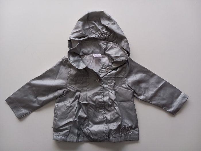 Veste à capuche argentée