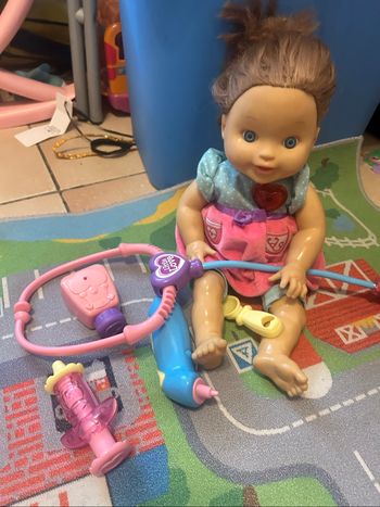 Poupée  a soigner  Little love  V tech