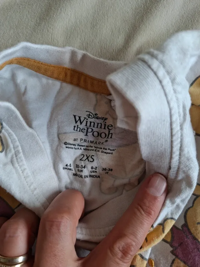 pyjama 2 pièces Winnie l'ourson, Marque Primark, taille 2XS/XS, en très bon état - photo numéro 2