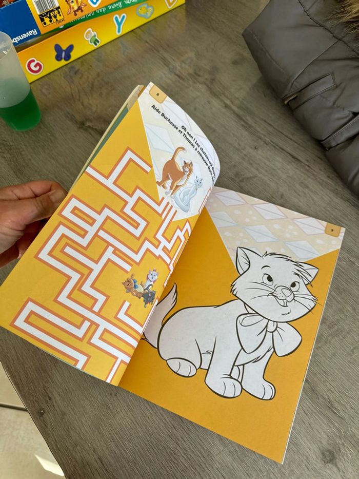 Livre d'activités et de coloriage avec stickers Disney - photo numéro 3