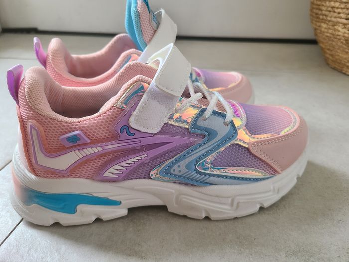 Baskets fille T32 à scratchs. - photo numéro 2