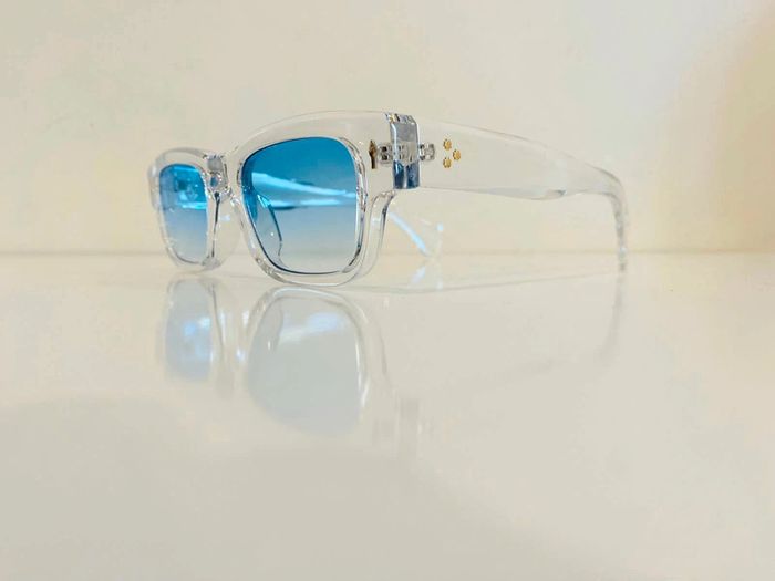 Lunette de soleil mixte transparente verres bleus dégradés transparents UV protection catégorie 1