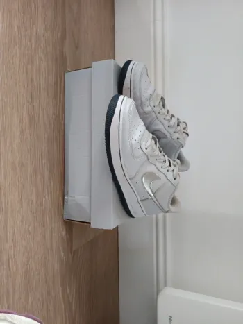 Magnifique paire de air force one taille 38,5