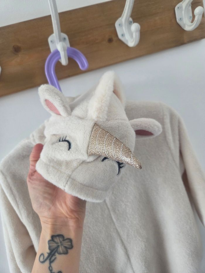 Trop mignonne combinaison licorne de chez Monoprix, taille 4 ans. - photo numéro 6