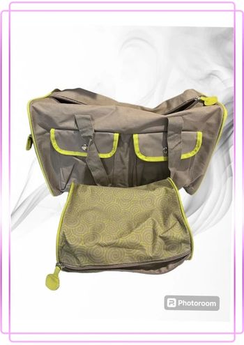 Petit sac de voyage avec sa trousse de toilette