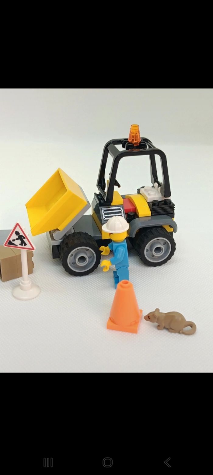 Figurine LEGO City - Le camion de chantier 60284
Complet - photo numéro 5