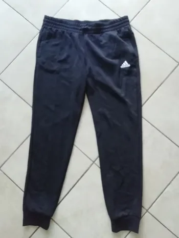 Pantalon Jogging De Sport Adidas Taille env M (petit L 44/46).