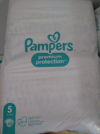 Lot de 3 paquets de couches bébé Pampers premium protection taille 5