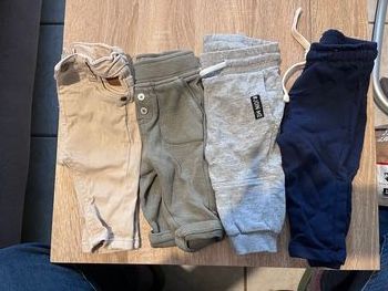 3 joggings et 1 jeans