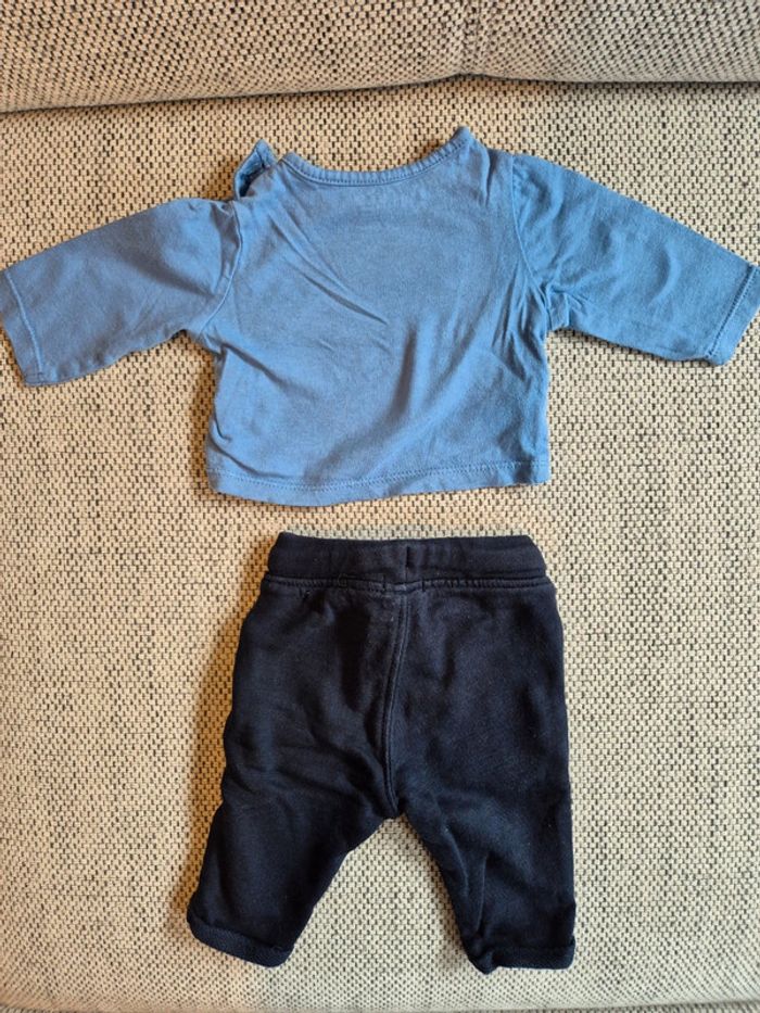 Tenue t-shirt + pantalon - photo numéro 5