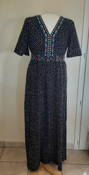 Robe à pois avec broderie taille 38 marque Emery Rose