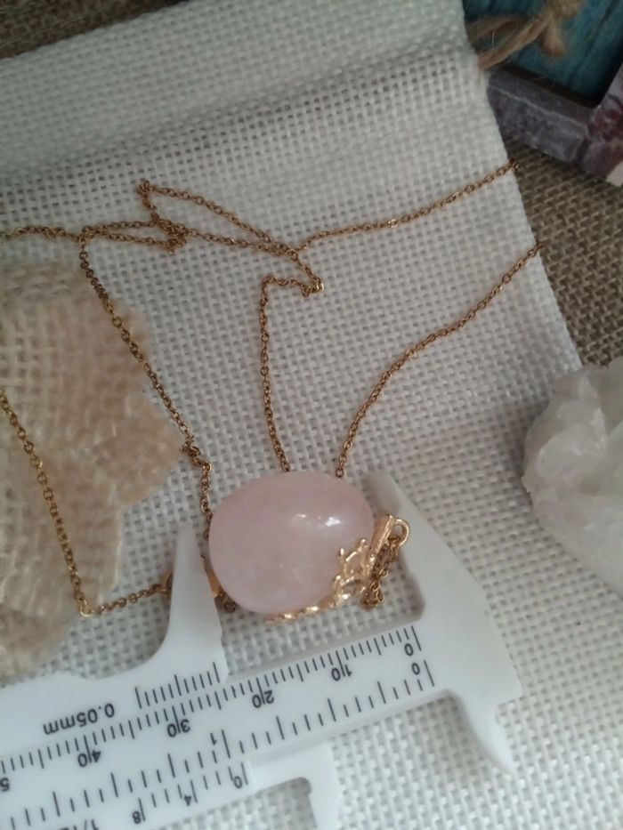 Collier en pierre de quartz rose 🩷. - photo numéro 4