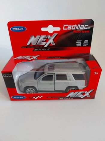 Cadillac  escalade  2917  - argent