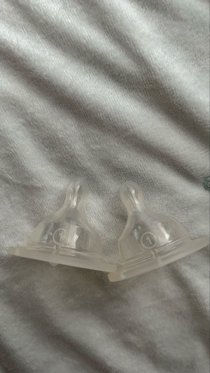 2 tétines MAM TAILLE 1