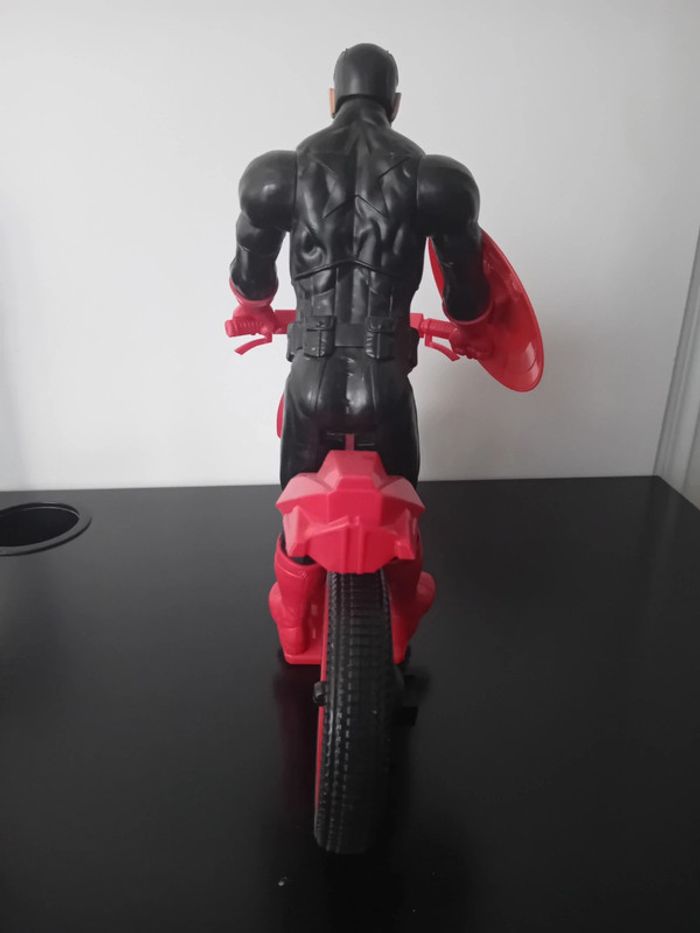 Lot personnage marvel 30cm plus sa grande moto tbe - photo numéro 6
