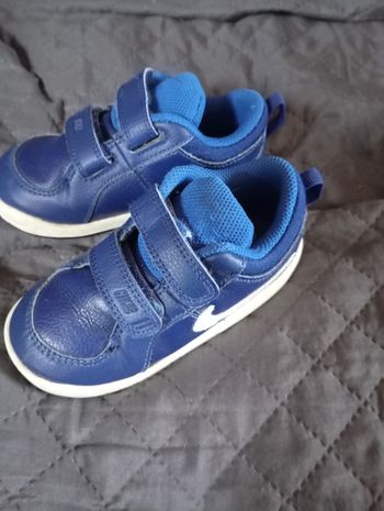 Baskets Nike pointure 25