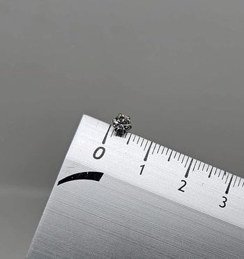 Paire de boucles d'oreilles.
Neuve 1a