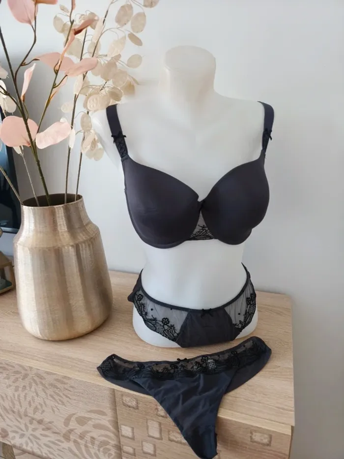 Soutien gorge Darjeeling voile et dentelle 2 bas assortis disponibles