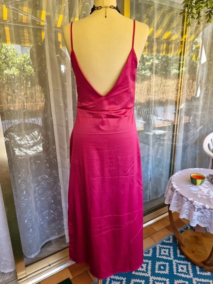 🌸 Robe longue effet satiné fuchsia 🎀 - photo numéro 5