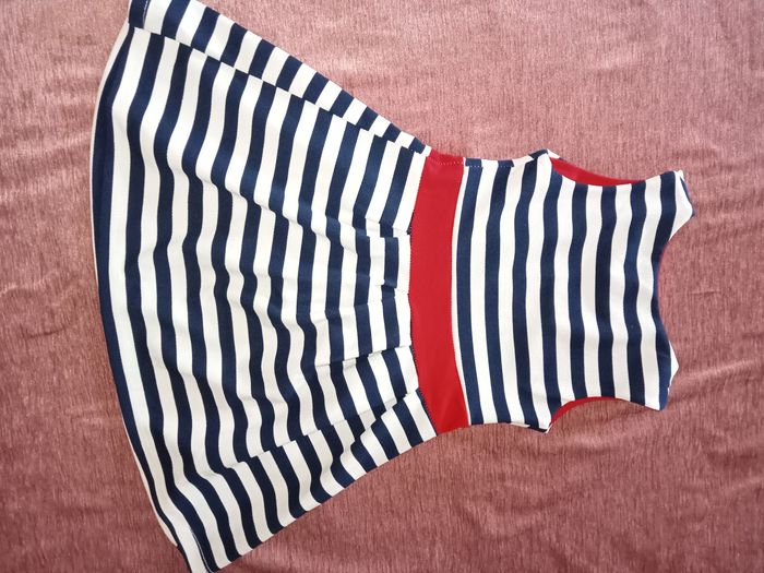 Petite robe marinière tricolore excellent état taille 6 ans 👗🍓 - photo numéro 7