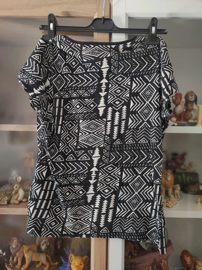 T-shirt avec motifs - photo numéro 3