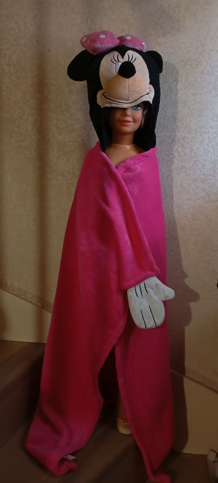Couverture plaid cape douce . Rose Vif .Disney Minnie Mouse. 100x100 cm. État neuf - photo numéro 10