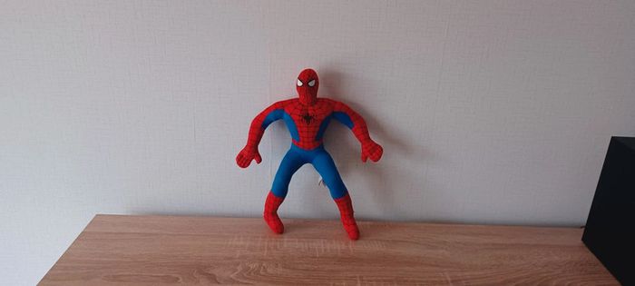Peluche spider man marvel
