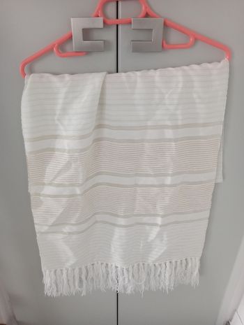 Écharpe avec fin fil doré