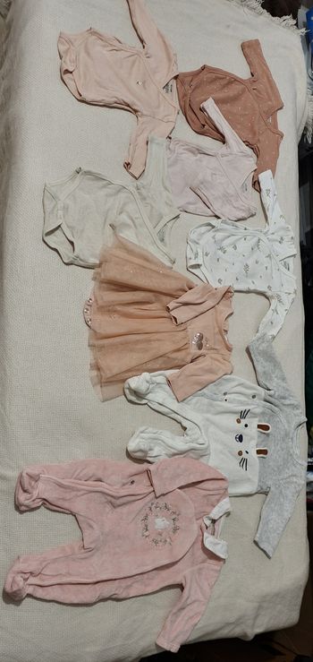 Lot de vêtements bébé