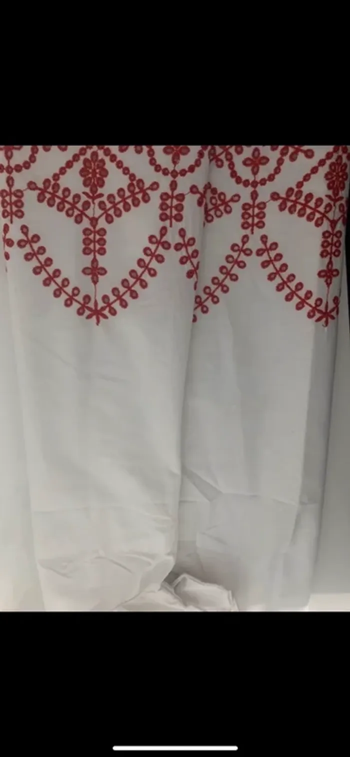 Blouse Blanche avec broderie rouge Primark taille 40 - photo numéro 7