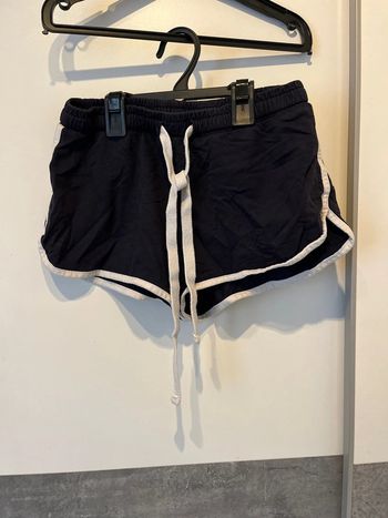 Short noir