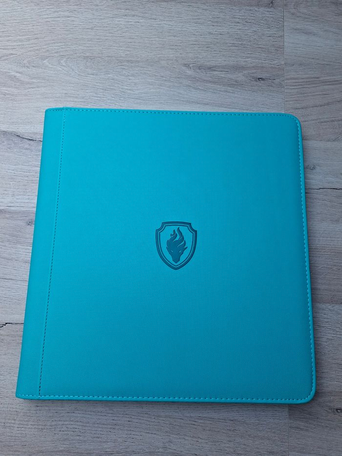 Classeur xxl de rangement pour 480 cartes Pokémon / lorcana de qualité premium en BLEU CLAIR