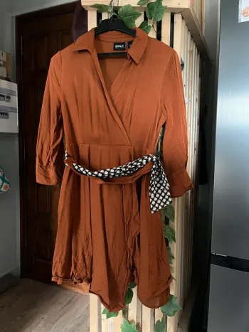 Robe porte feuille Only