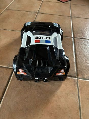 Voiture télécommandée