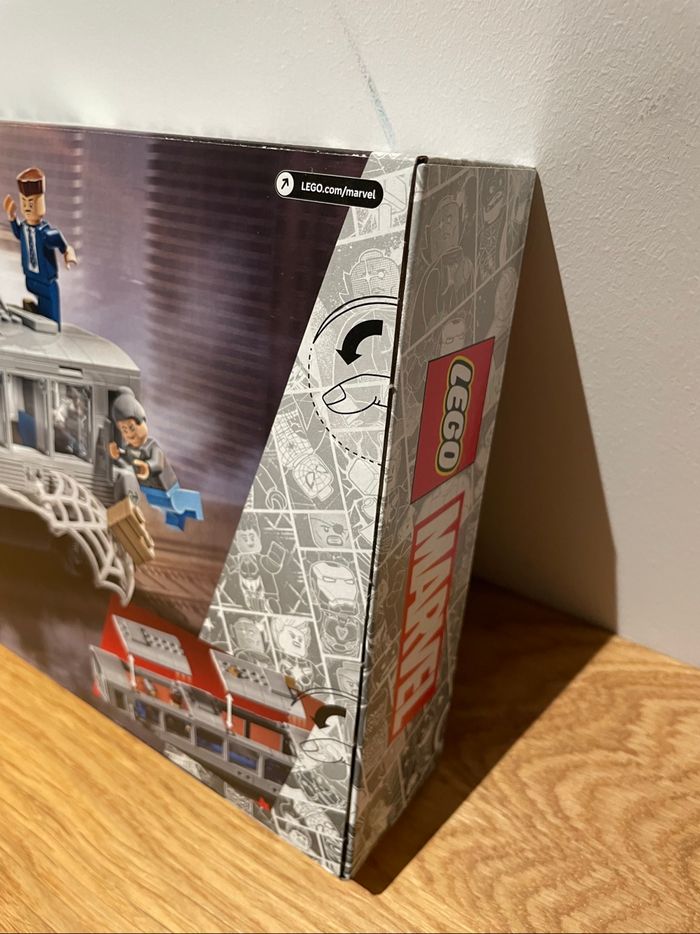 Lego Marvel 76321 La scène du train de Spider-Man et Docteur Octopus - photo numéro 4