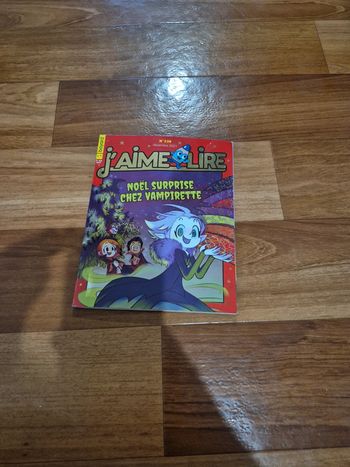 Livre j'aime lire Noël surprise chez vampirette