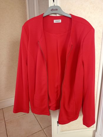 Jolie veste rouge zippée