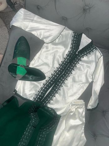 Habit traditionnel maghrébin de fête casi neuf